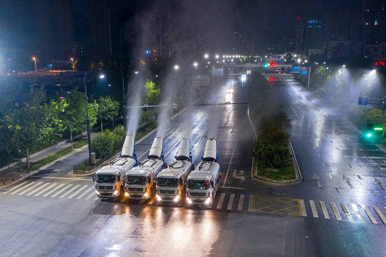 鄭州進行全市集中防疫消殺，霧炮車同時作業(yè)