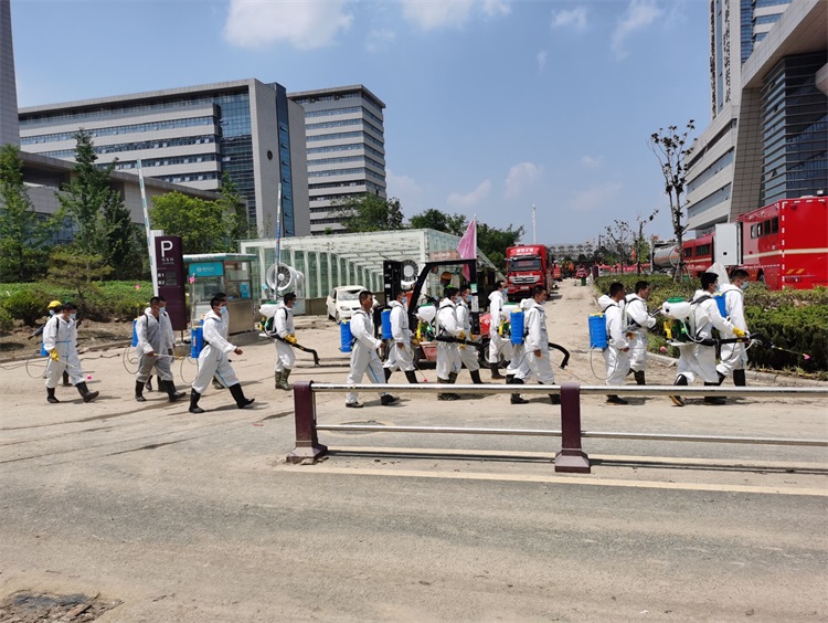 鄭通車載式霧炮機(jī)助力洪災(zāi)災(zāi)后重建工作案例實(shí)拍